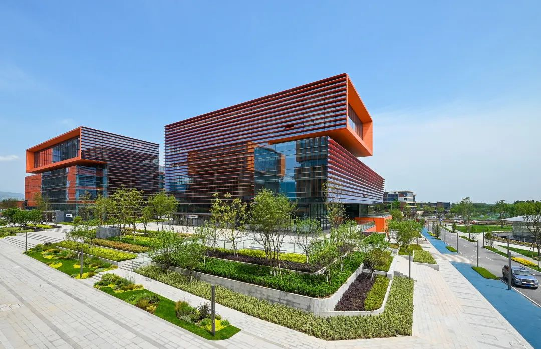 东新数媒产业学院